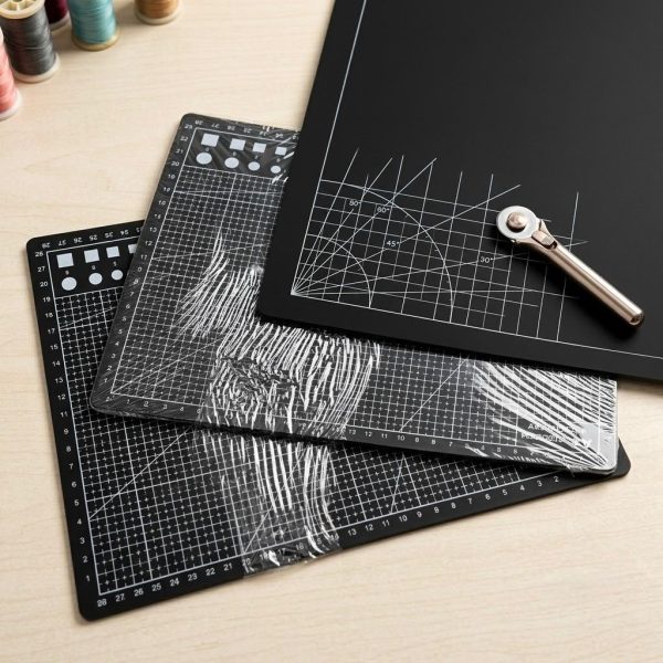 BAN-001_2.jpg Tabla de Corte PVC A3 Negra – Base Antideslizante, Doble Cara y 2 mm de Grosor