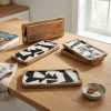 BCM-001_2.jpg Bandeja Rectangular de Madera con Revestimiento de Esmalte – Diseño de Triángulos Blancos y Negros
