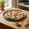 BPR-001_2.jpg Bandeja para Pizza Perforada Antiadherente Negra – Molde Redondo para Hornear Pizza Crujiente