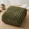 Manta Polar Acanalada Verde Oliva 127x152 | Suavidad y Calidez para tu Hogar