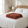 Manta Natural Roja con Flecos Decorativos | Calidez y Estilo Acogedor