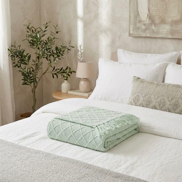 Manta Tejida Verde Claro con Flecos | Calidez y Estilo Decorativo