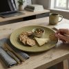 Plato de cerámica rústico en tonos verdes