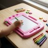 PM-001_3.JPG Pizarra Magnética Infantil Rosa con Sellos de Formas Geométricas – Para Niños +3 Años