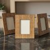 PMC-003_2.jpg Portaretratos de madera pintado en blanco diseño cuadriculado | Marco decorativo moderno