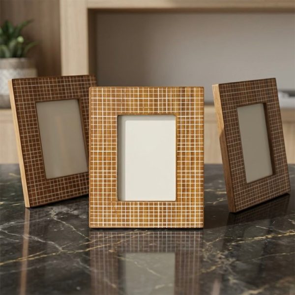 PMC-003_2.jpg Portaretratos de madera pintado en blanco diseño cuadriculado | Marco decorativo moderno
