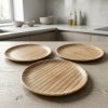 Platos de melamina grandes color beige con rayas negras