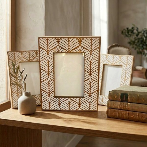 PMH-001_2.jpg Portaretratos de madera blanco con hojas y flores grandes 23x6 cm | Marco decorativo elegante