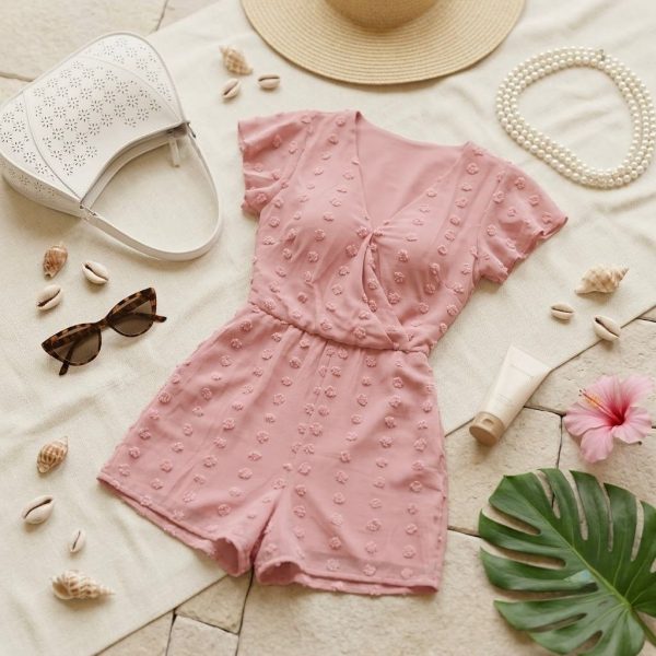 Mono Corto Rosa de Mujer con Escote Cruzado y Cinturón – Talla S | Elegante y Cómodo