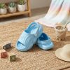 Chanclas Infantiles Azul Claro con Diseño Entrelazado – Goma Antideslizante Talla 32