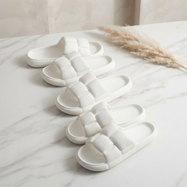 CBA-001_2.jpg Chanclas de Goma Blancas Acolchadas para Mujer – Suela Antideslizante Talla 36/37
