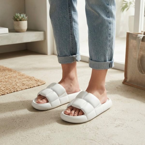 CBA-001_3.jpg Chanclas de Goma Blancas Acolchadas para Mujer – Suela Antideslizante Talla 36/37