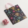 Bolsa con estampado de videojuegos vista desde arriba