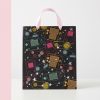 Bolsa de regalo gamer negra con mandos de colores y asas de cinta rosa