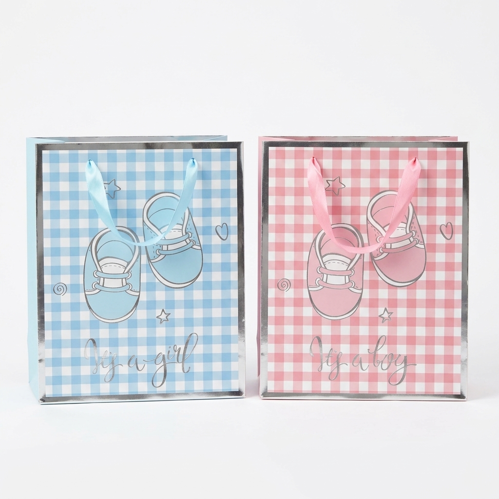 Bolsas de regalo para bebé con patucos en rosa y azul Bolsas de regalo para bebé rosa y azul con cuadros, dibujos de patucos y asas de cinta