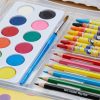 Detalle de las acuarelas, el pincel, las ceras y los lápices del set Play-Doh