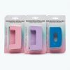 Perforadoras metálicas para papel en azul, morado y rosa, presentadas en sus embalajes