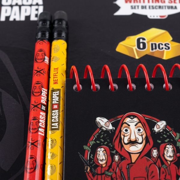Set de escritura La Casa de Papel — detalle de libreta y lápices