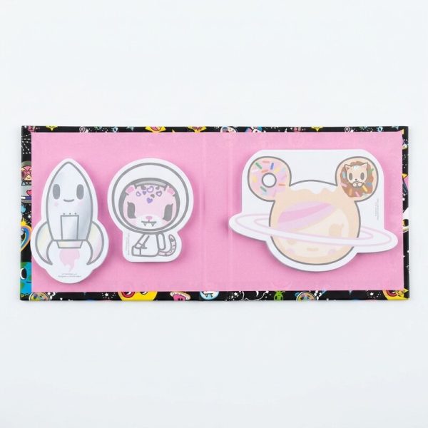 Set de notas KITE espacial abierto con interior rosa, cohete, astronauta y planeta
