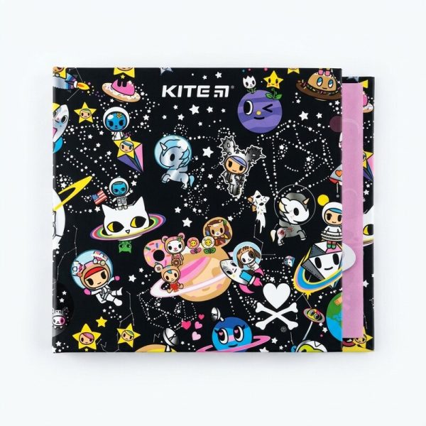 Cubierta negra del set de notas KITE con personajes espaciales de colores