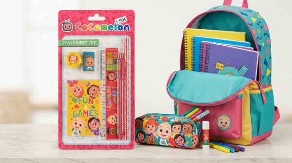 Set escolar infantil - vuelta al cole Set escolar infantil de 4 piezas junto a mochila y cuadernos