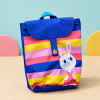 Mochila infantil multicolor de conejita en vista diagonal