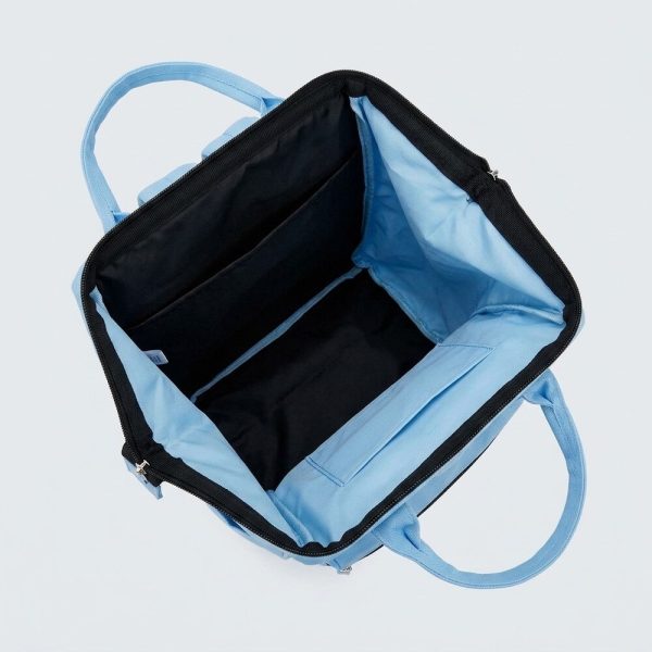 mochila-urbana-azul-claro-interior Mochila urbana azul de gran apertura con asas