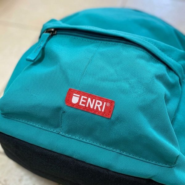 Mochila urbana turquesa con espalda acolchada