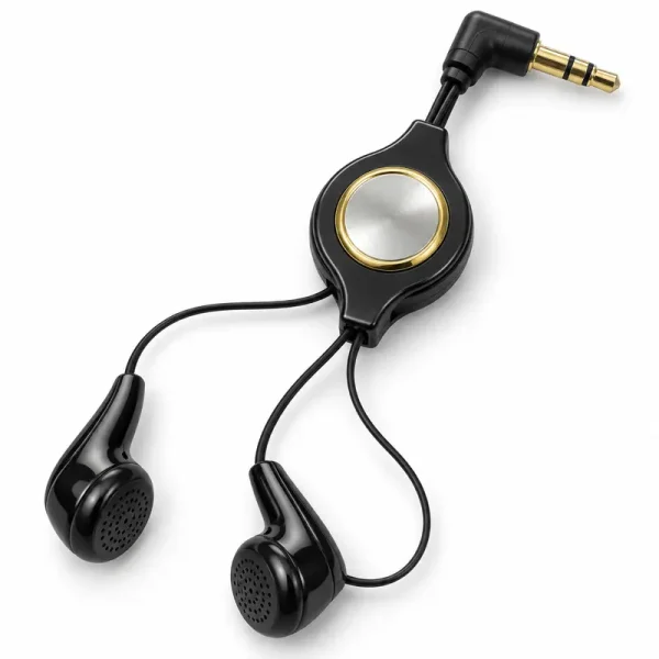 Detalle de los auriculares negros con cable retráctil y conector jack de 3,5 mm