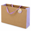Bolsa de regalo kraft con asas moradas y lateral lila