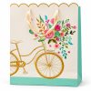 Bolsa de regalo con bicicleta dorada, flores y borde ondulado — vista frontal